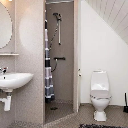 Five-bedroom Holiday In 15 בית נופש בלבאנד