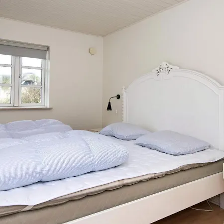 Five-bedroom Holiday In 15 * בלבאנד