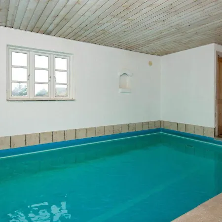 Five-bedroom Holiday In 15 בית נופש